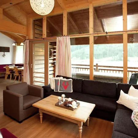 Deluxe Chalet With Pool In Koenigsleiten *