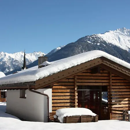 Deluxe Chalet With Pool In Koenigsleiten